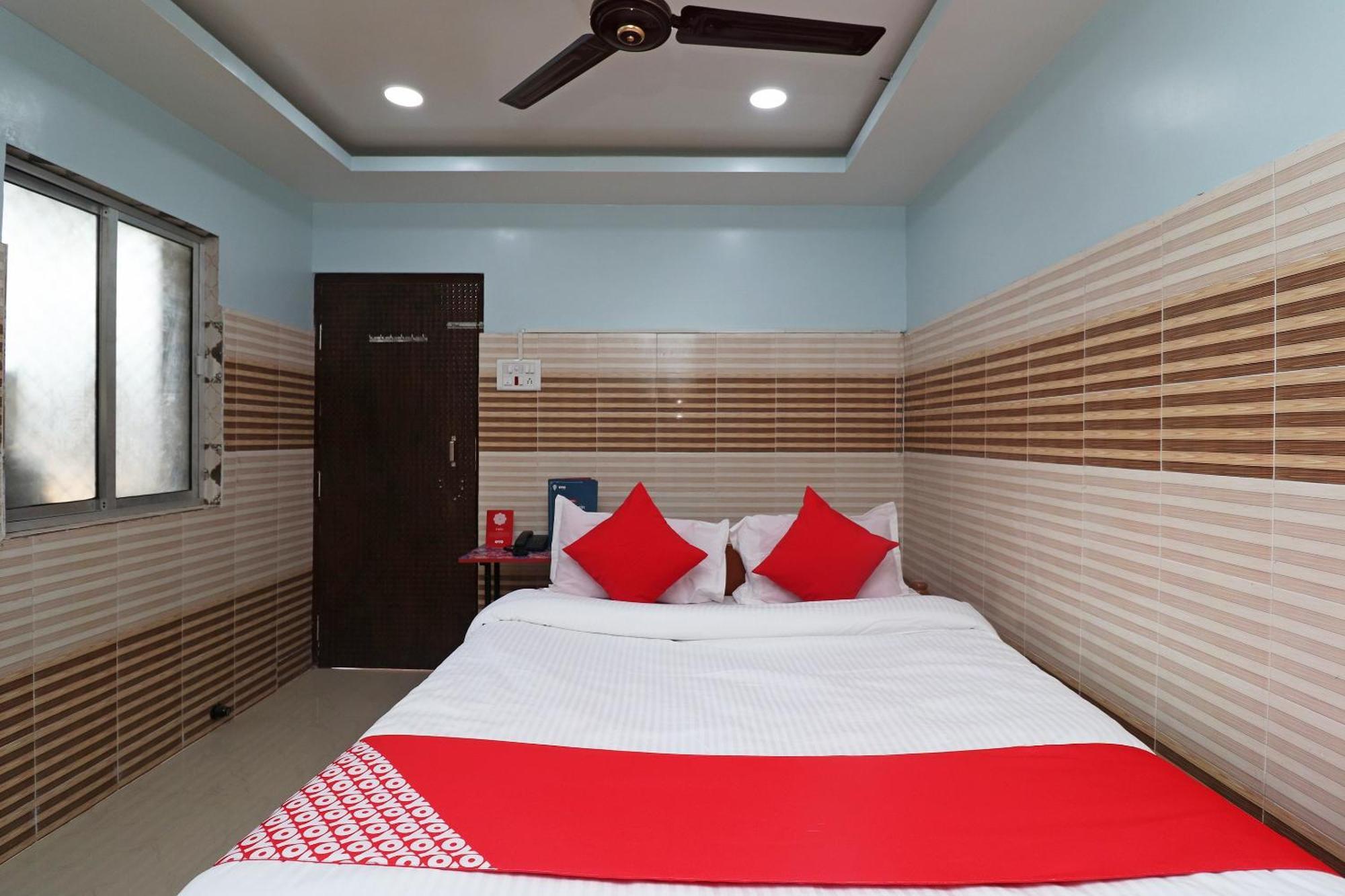 Flagship Gayatri Hotel 3*