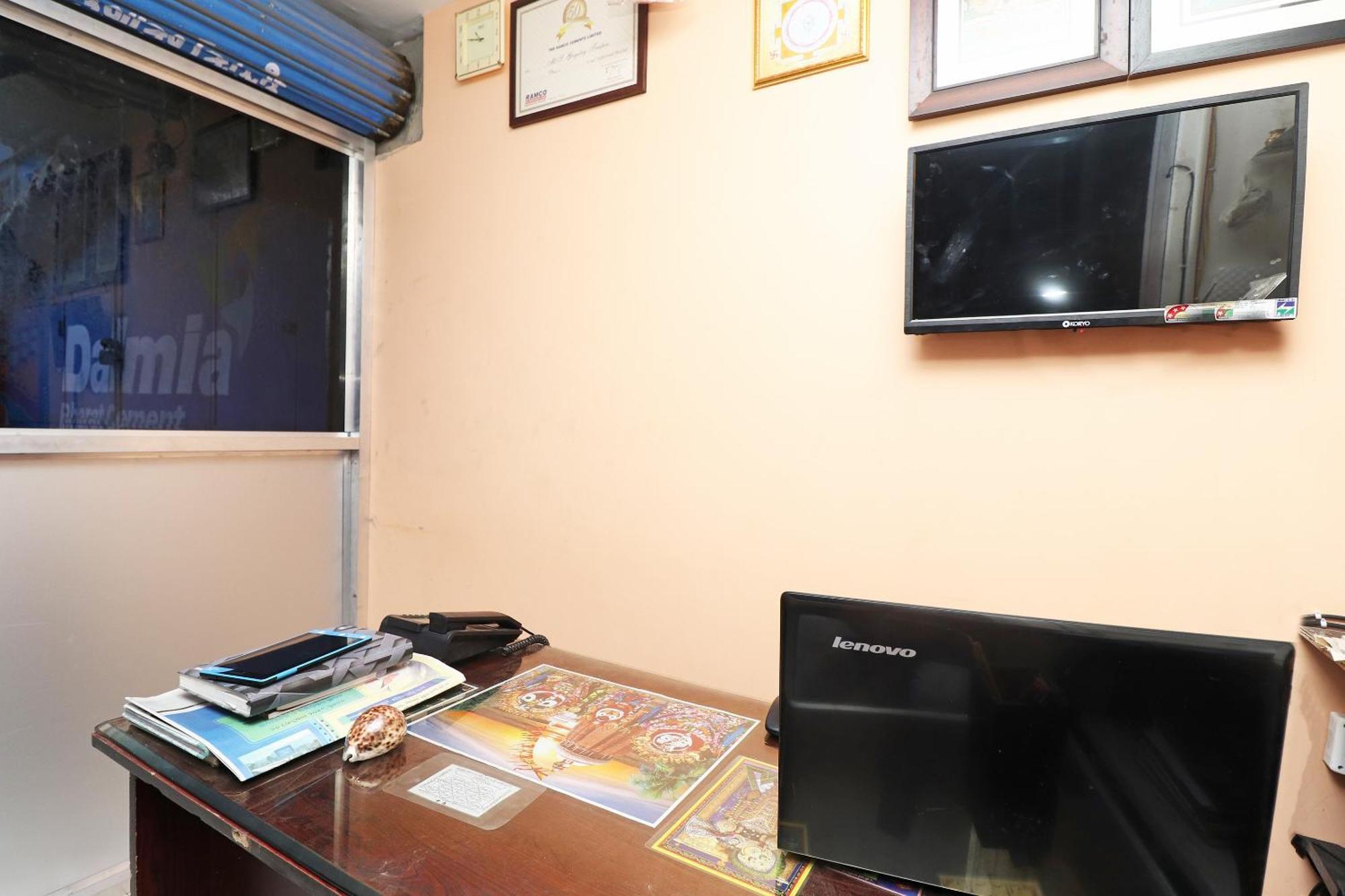 Flagship Gayatri Hotel 3*